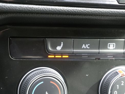 Used 2023 Volkswagen Taos SE image 32