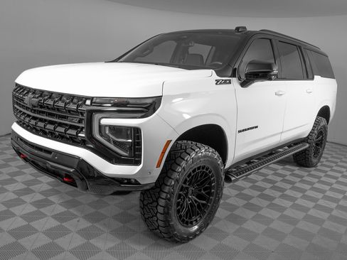 Used 2026 Chevrolet Suburban Z71 w/ Comfort Package image 9