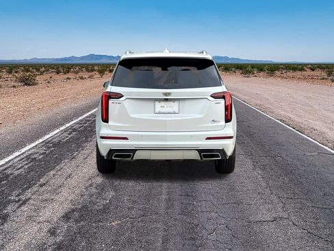 Certified 2025 Cadillac XT6 Premium Luxury image 6