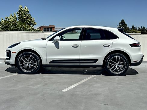 Certified 2024 Porsche Macan AWD/4WD image 2