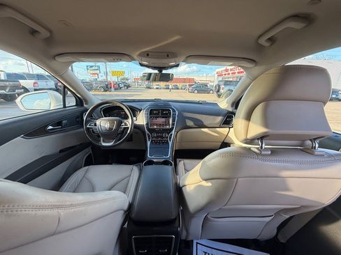 Used 2019 Lincoln Nautilus Select image 15