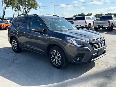 Used 2022 Subaru Forester Premium AWD/4WD image 5