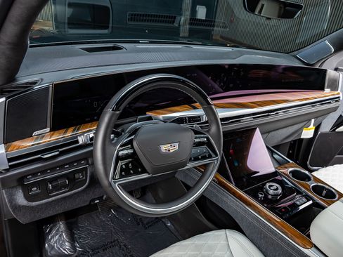 Used 2025 Cadillac Escalade Sport Platinum image 17