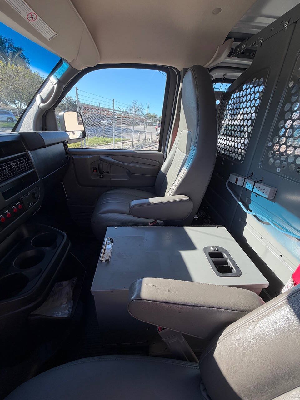Used 2015 Chevrolet Express 2500 RWD image 35