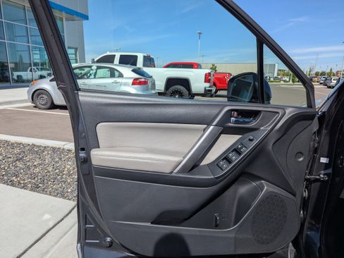 Used 2017 Subaru Forester 2.5i Limited AWD/4WD image 10