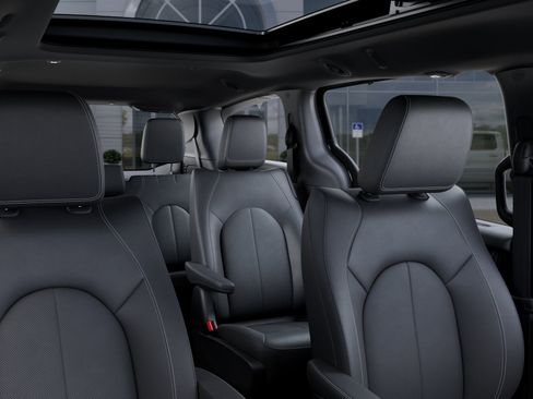 New 2026 Chrysler Pacifica Select image 42