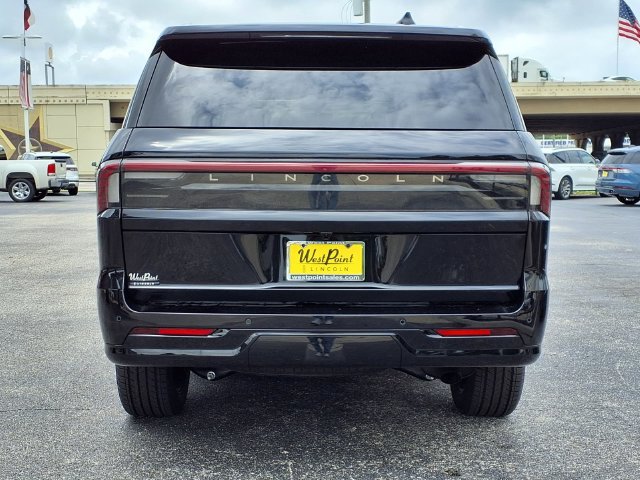 New 2026 Lincoln Navigator Premiere AWD/4WD image 5