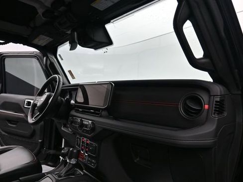 Used 2024 Jeep Gladiator Rubicon w/ Technology Group image 27