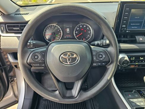 Used 2022 Toyota RAV4 XLE w/ Convenience Package AWD/4WD image 16