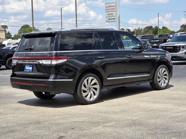Used 2023 Lincoln Navigator Reserve AWD/4WD image 7
