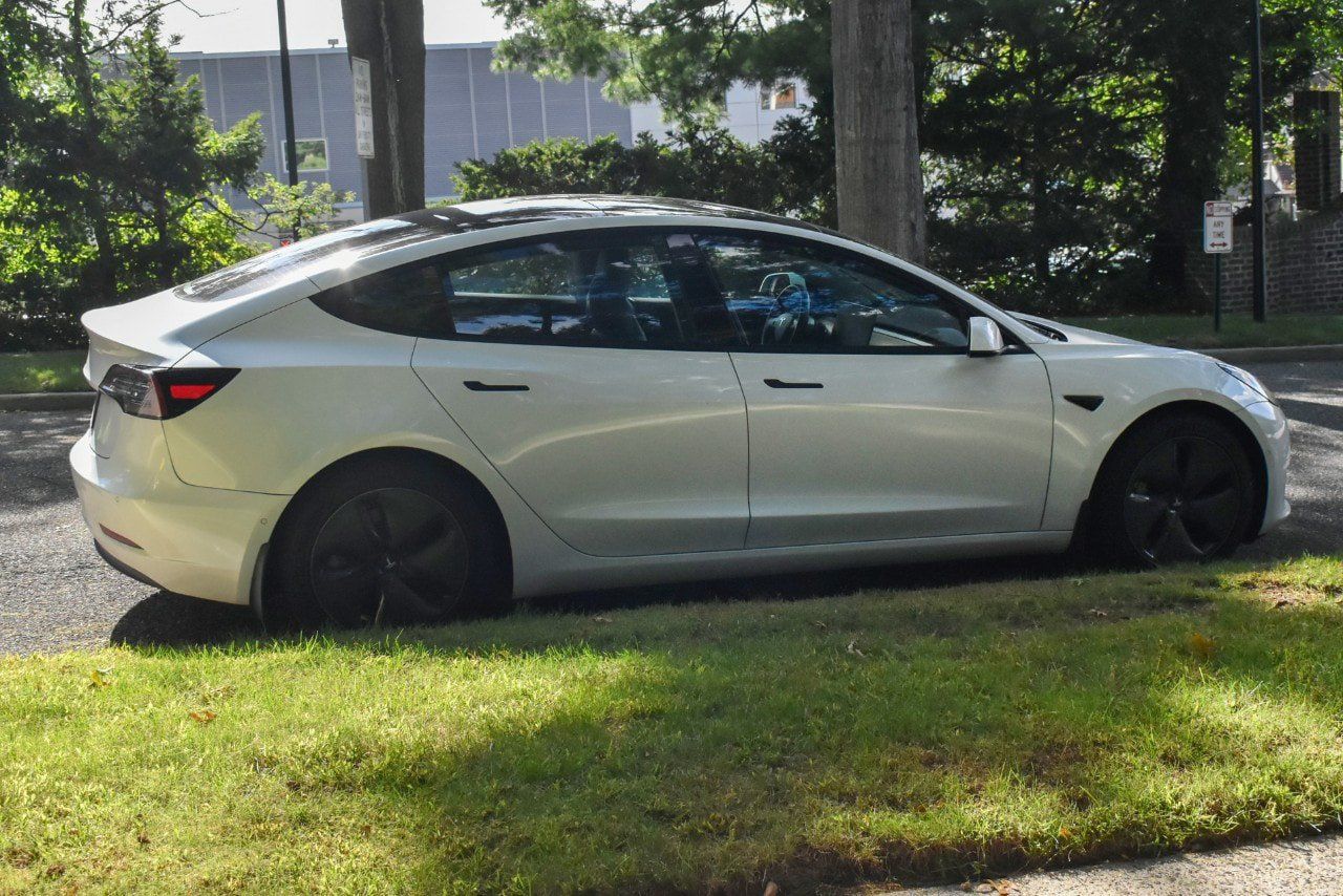 Used 2021 Tesla Model 3 Standard Range Plus RWD image 8
