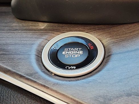 Used 2022 Jeep Grand Cherokee L Limited w/ Luxury Tech Group II image 23