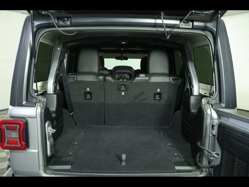 Used 2018 Jeep Wrangler Unlimited Sahara w/ Safetytec Group image 5