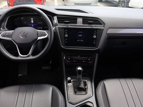Certified 2024 Volkswagen Tiguan SE FWD image 16