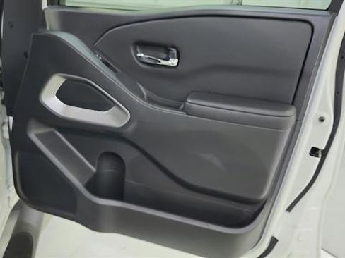 Certified 2025 Nissan Frontier SV w/ SV Convenience Package RWD image 49