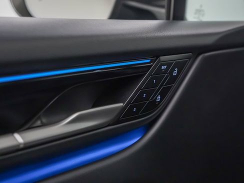 Used 2025 Porsche Macan 4S Electric image 23