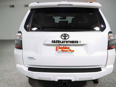 Used 2024 Toyota 4Runner SR5 Premium image 8
