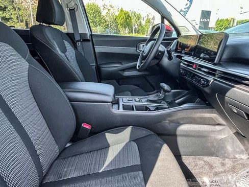 Used 2025 Kia Sorento LX FWD image 17