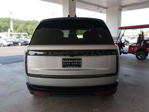 Used 2025 Land Rover Range Rover SE AWD/4WD image 7