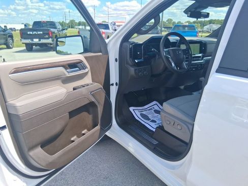 Used 2026 Chevrolet Silverado 1500 RST AWD/4WD image 13