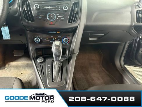 Used 2015 Ford Focus SE FWD image 13
