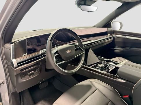 New 2026 Cadillac Escalade ESV Luxury w/ LPO, Floor Liner Package AWD/4WD image 9