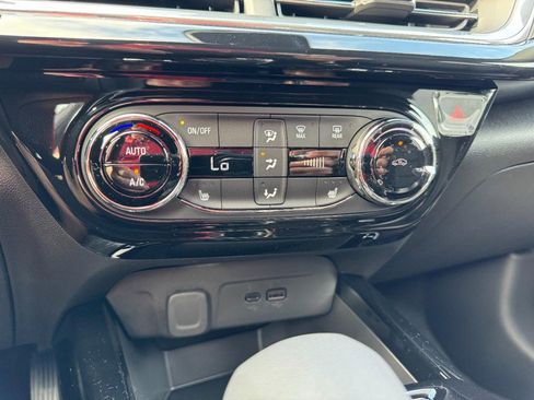 New 2025 Chevrolet Trax RS image 13