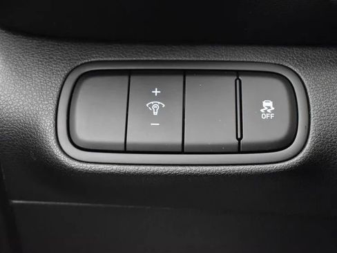 Used 2024 Hyundai Venue Limited image 23