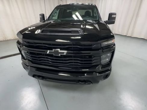 Used 2025 Chevrolet Silverado 2500 Custom w/ Custom Value Package AWD/4WD image 3