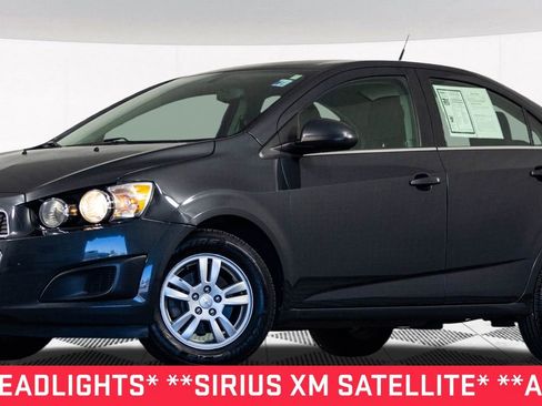 Used 2014 Chevrolet Sonic LT image 2