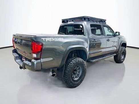 Used 2018 Toyota Tacoma TRD Off-Road w/ Technology Package AWD/4WD image 7