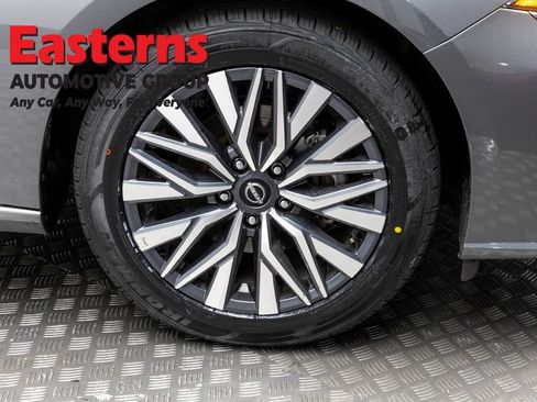 Used 2025 Nissan Altima 2.5 SV FWD image 31