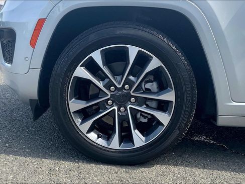 Certified 2023 Jeep Grand Cherokee L Overland AWD/4WD image 9