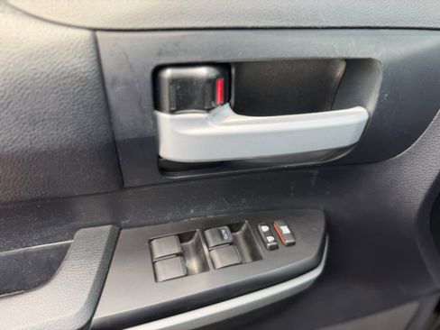 Used 2016 Toyota Tundra SR5 w/ SR5 Upgrade Package image 19