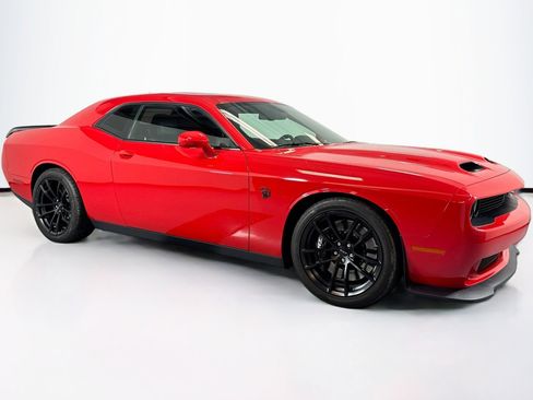 Used 2023 Dodge Challenger SRT Hellcat w/ Driver Convenience Group image 3