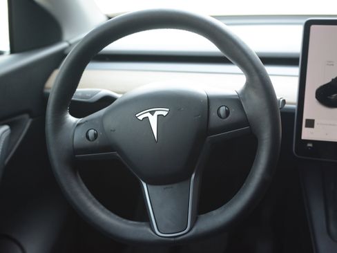 Used 2021 Tesla Model Y Long Range image 15