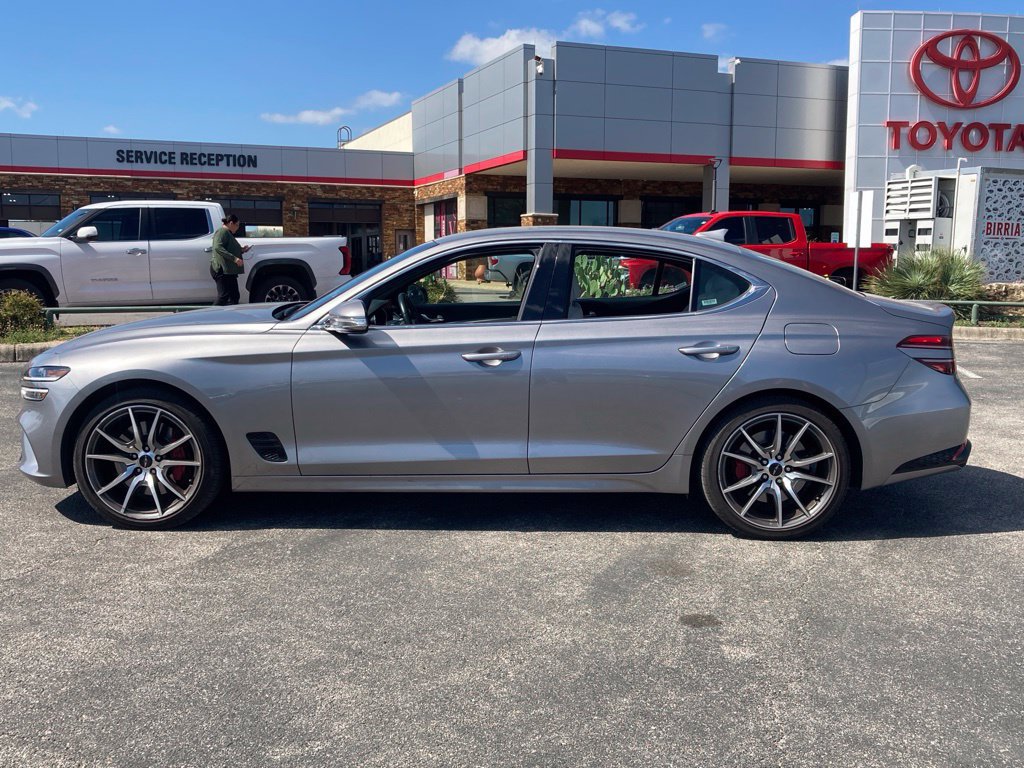 Used 2025 Genesis G70 2.5T RWD image 8
