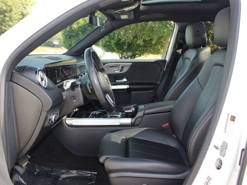 Used 2023 Mercedes-Benz GLB 250 4MATIC image 11