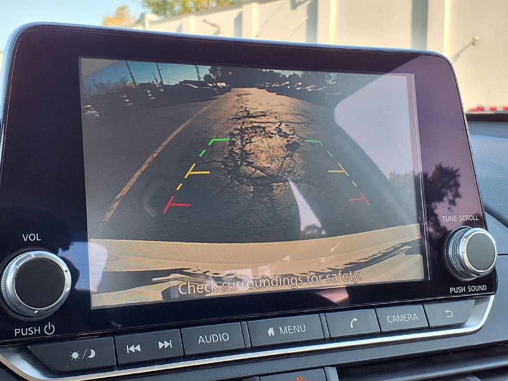 Used 2025 Nissan Altima 2.5 SV FWD image 9