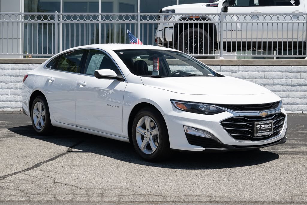 Used 2023 Chevrolet Malibu LT FWD image 2