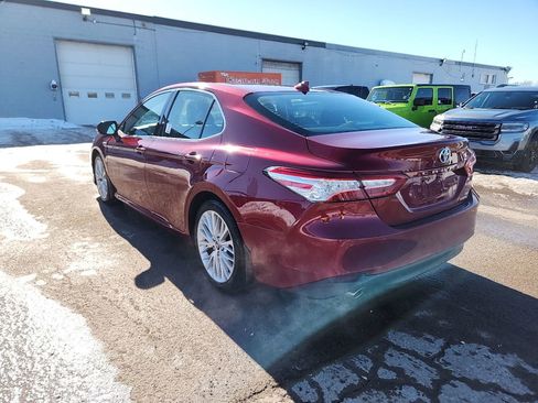 Used 2018 Toyota Camry XLE image 6