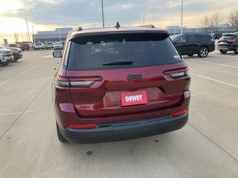 Used 2025 Jeep Grand Cherokee L Altitude image 7