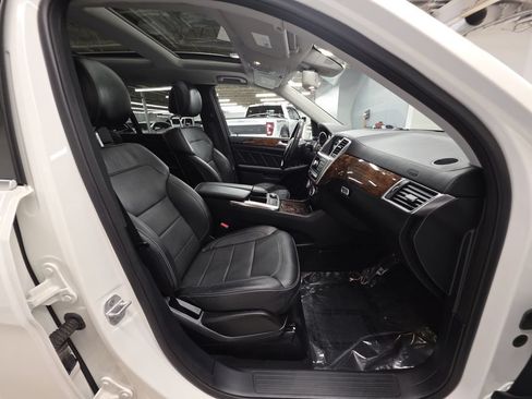 Used 2015 Mercedes-Benz GL 450 4MATIC image 27