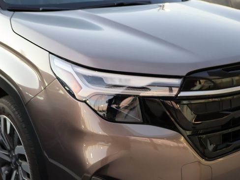 Used 2025 Subaru Forester Touring image 6