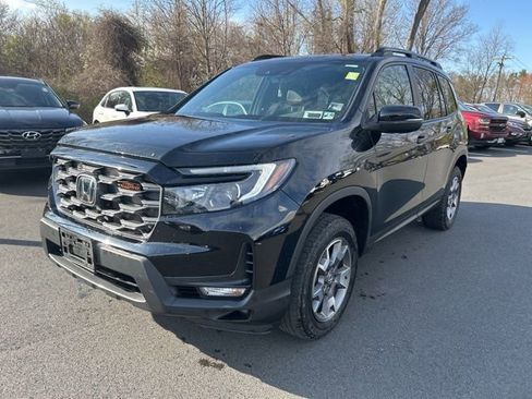 Used 2023 Honda Passport TrailSport image 2