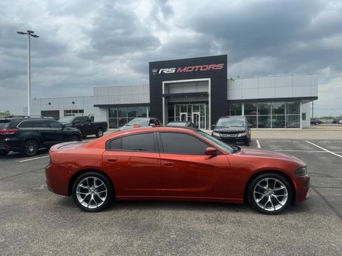Used 2020 Dodge Charger SXT w/ Plus Group RWD image 4