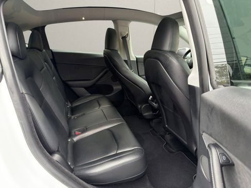 Used 2023 Tesla Model Y AWD image 12