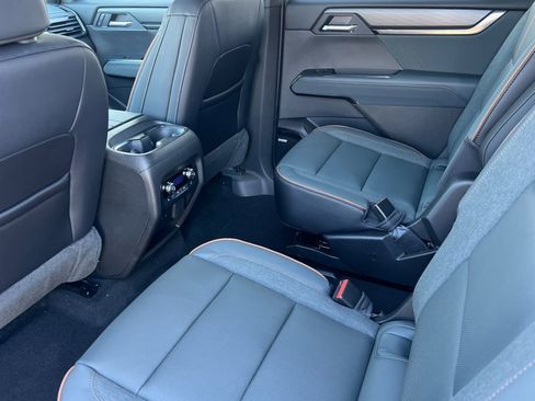 New 2026 GMC Acadia AT4 w/ Luxury Package image 9