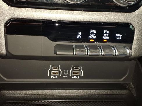 Used 2025 RAM 1500 Big Horn AWD/4WD image 25