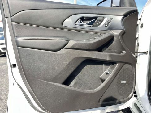 Used 2021 Chevrolet Traverse Premier image 12
